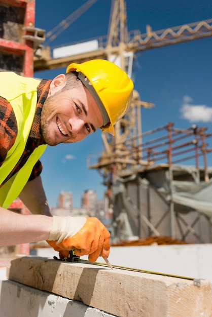 Trabajador de la construcción bien