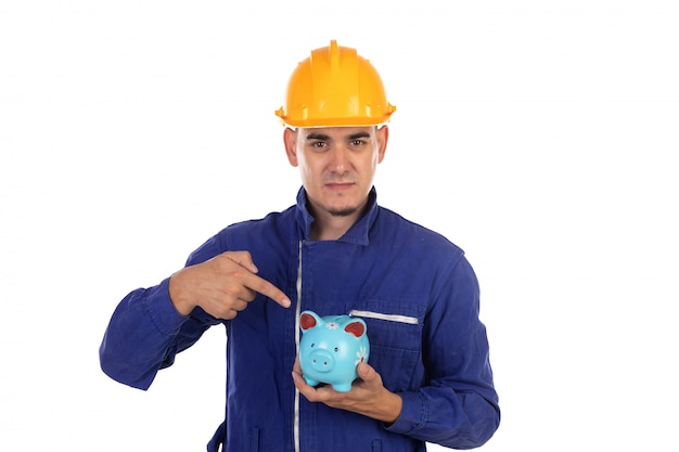 Trabajador de la construcción con casco amarillo y hucha