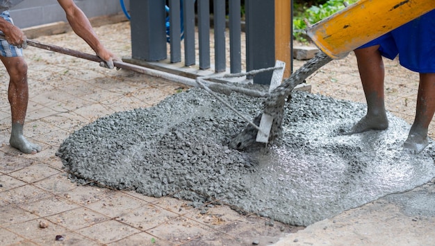 trabajador de la construcción construcción hierros hormigón y equipo