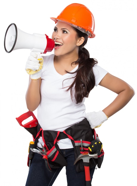 Trabajador de la construcción femenina en acción