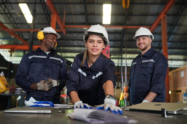 Trabajador en la industria del metal