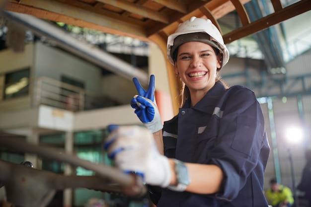 Foto trabajador en la industria del metal