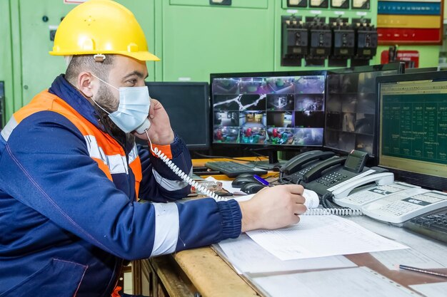 Trabajador industrial en la fábrica secreta Trabajador en el trabajo Trabajador en el espacio de trabajo