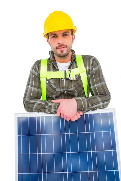 Trabajador manual con panel solar