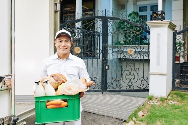 Trabajador del servicio de entrega de alimentos