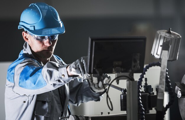 Trabajador del torno metalúrgico