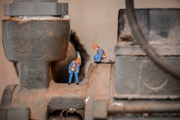 Trabajadores de la figura en miniatura de la construcción