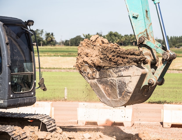 Trabajando Excavator Tractor Cavando Una Fosa.