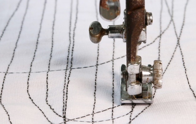Trabajando con maquina de coser