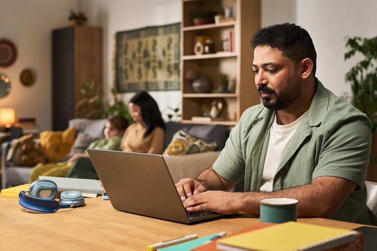 Foto trabajar desde casa en un acogedor salón