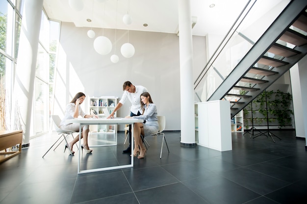 Trabajo en equipo en la oficina