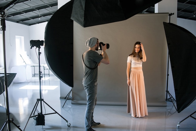 Trabajo de fotógrafo en estudio profesional