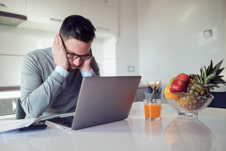 Foto trabajo freelance en casa