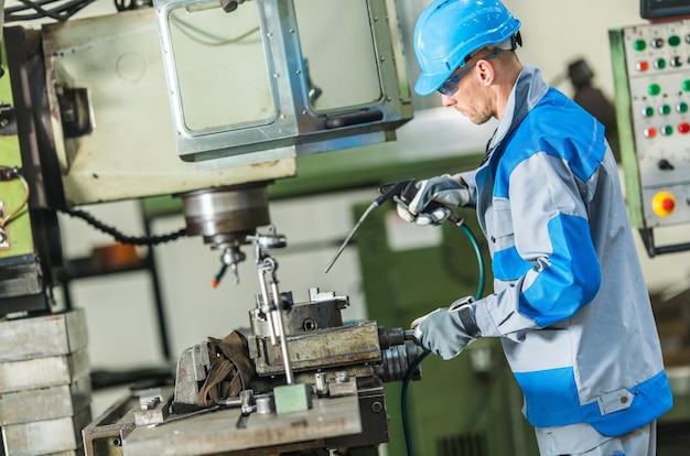 Foto trabajo en la industria metalmecánica