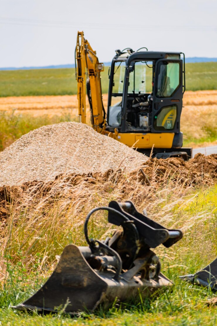 Foto trabajos exteriores de mini excavadoras y cubos