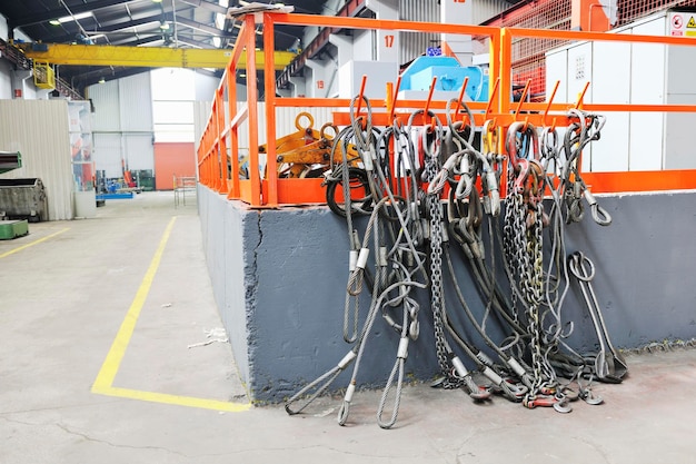 Trabajos de hierro, acero y piezas de máquinas, sala interior de fábrica moderna