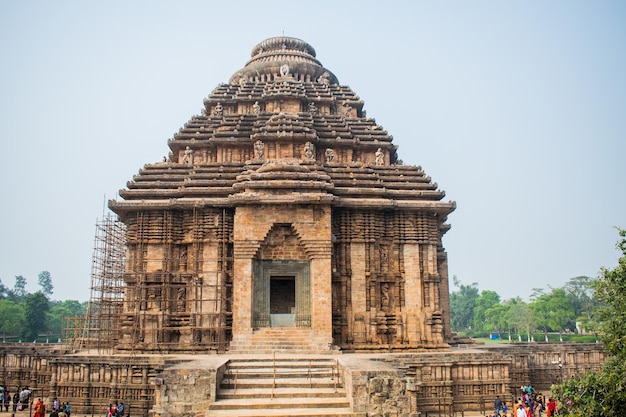 Foto trabajos de renovación en konark sun temple en india