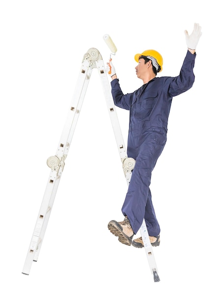 Trabalhador manual, em, uniforme, ficar, escada, enquanto, usando, rolo pintura, com, caminho cortante