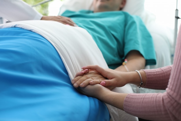 Trabalhador médico na sala clínica