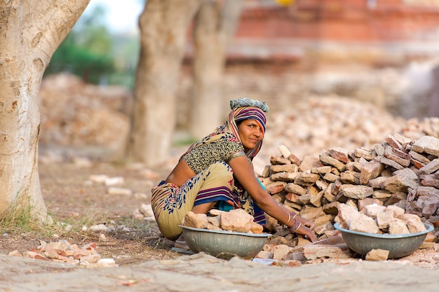 Trabalhadora indiana em agra, índia