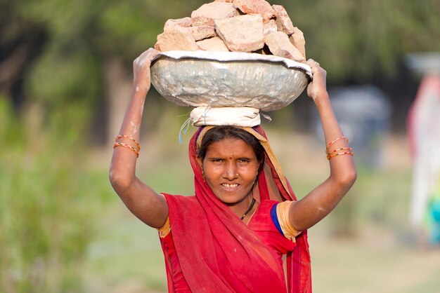 Trabalhadora indiana em Agra, Índia