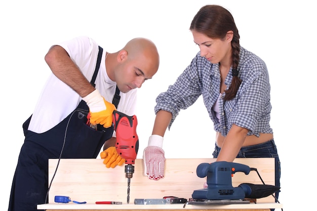 Trabalhadores da construção civil no trabalho