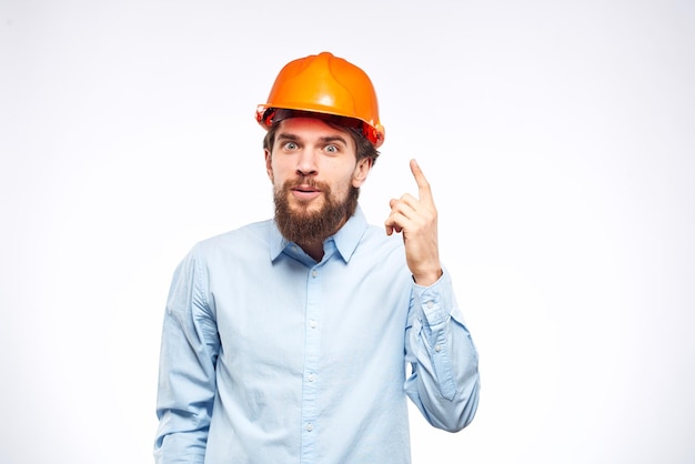 Trabalhadores emocionais em pintura laranja segurança na indústria da construção oficial foto de alta qualidade
