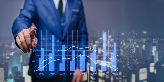 Trabalhando painel de computador moderno analisando estratégia de planejamento de dados de vendas de finanças Mercado de ações Crescimento de negócios progresso conceito de sucesso comerciante crescendo estoque de holograma virtual investir em negociação