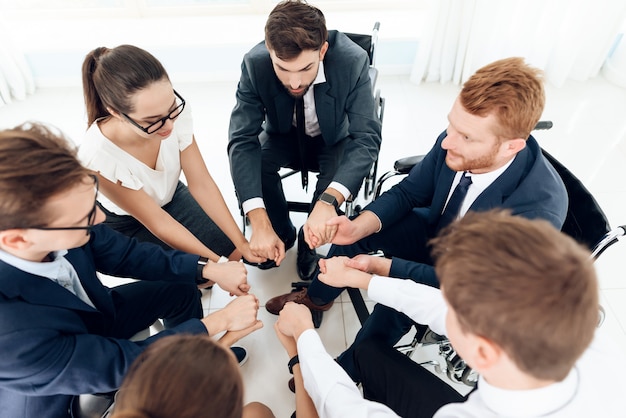 Trabalho de pessoas de pleno direito e pessoas com deficiência.