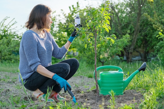 Trabalho de primavera no jardim