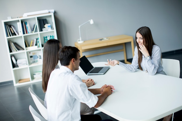 Trabalho em equipe no escritório