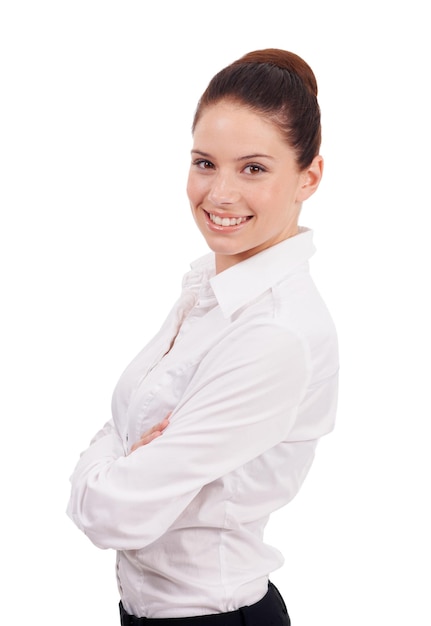 Trabalho feliz e retrato de uma mulher com os braços cruzados isolados em um fundo branco em um estúdio Sorria orgulho e um funcionário corporativo com confiança de felicidade e profissional para uma empresa