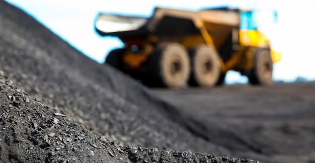 Tractor en el área de minería de manganeso en Sudáfrica