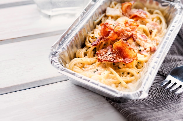 Tradición comida italiana pasta carbonara