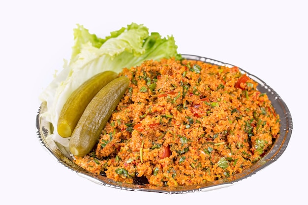 Tradicionais deliciosas comidas turcas; salada de bulgur (Kisir)