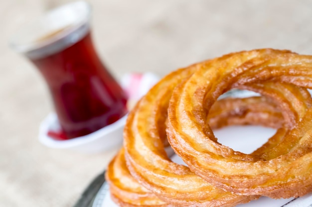 Tradicionais deliciosas sobremesas turcas; sobremesa de anel, halka tatli