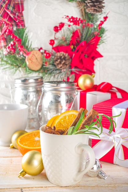 Tradicional bebida alcoólica de inverno com decoração