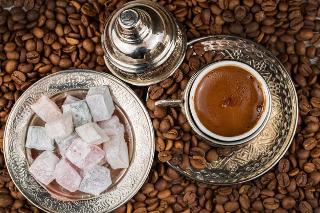 Tradicional deliciosa bebida quente turca; Café turco