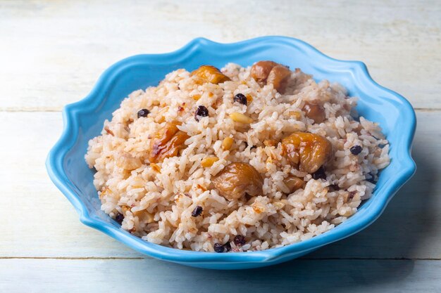 Tradicional deliciosa comida turca; pilaf de arroz de castanha (nome turco; kestaneli pilav)