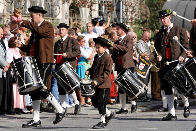 Tradicional desfile de abertura Oktoberfest Munique festival de cerveja Baviera Alemanha