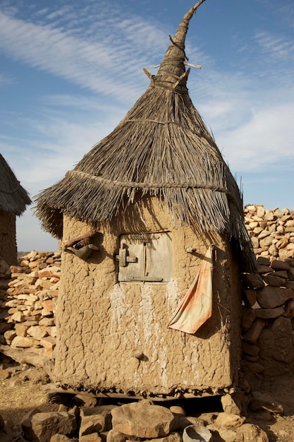 Tradicionales casas de campo Dogon de ladrillos de barro Malí