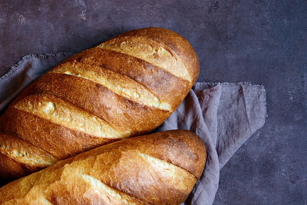 Traditionell frisch rustikales Weizenbrot