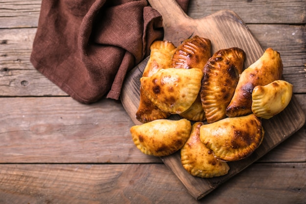 Traditionelle argentinische Empanadas gefüllt mit Fleisch