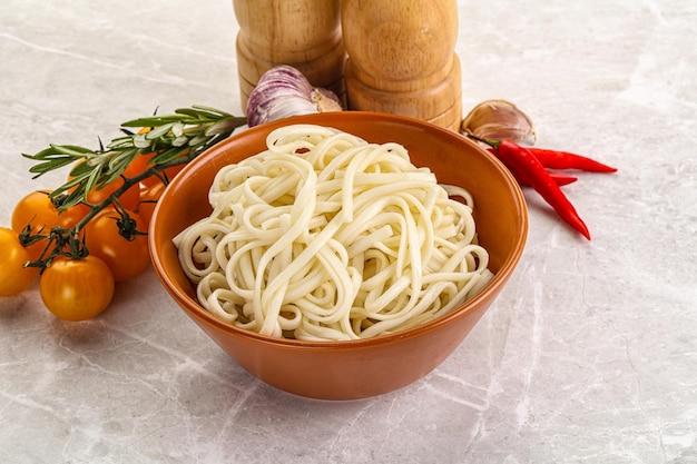 Traditionelle asiatische Küche Udon-Nudeln