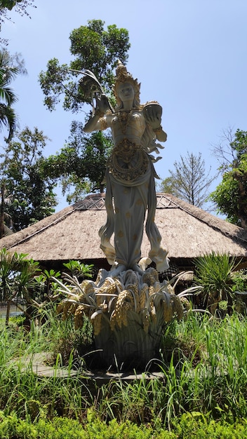 Traditionelle Bali-Gottskulptur