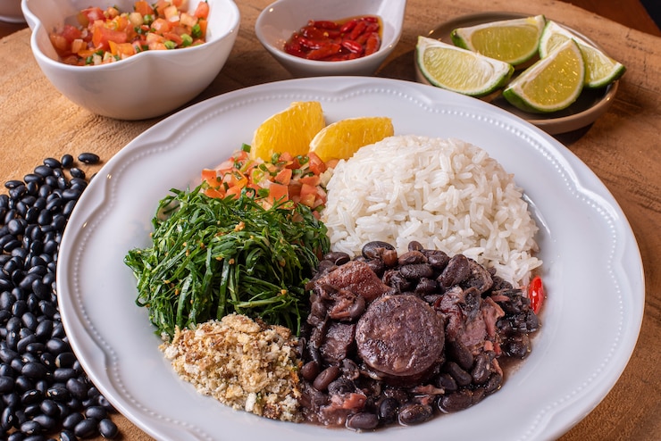 Foto traditionelle brasilianische feijoada auf einem teller