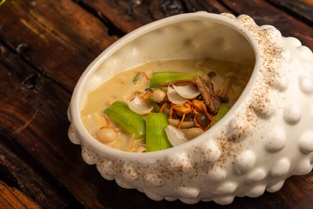 Traditionelle chinesische Bankettgerichte, verschiedene Pilzsuppe