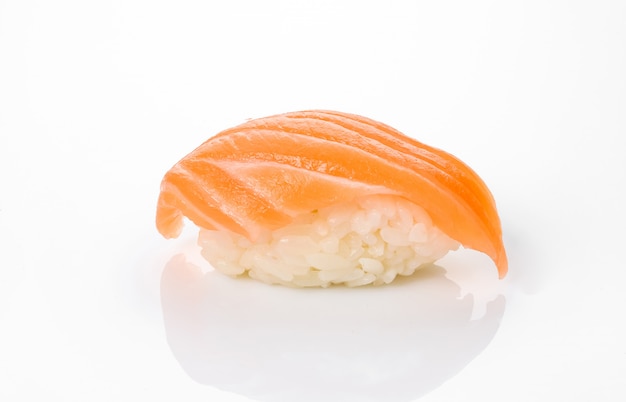 Traditionelle frische japanische Sushi-Rollen