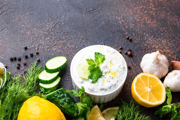 Traditionelle griechische Sauce oder Vorspeise Tzatziki