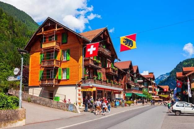 Traditionelle Häuser in Lauterbrunnen die Schweiz